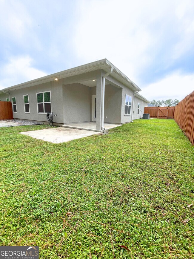 Building Photo - 114 Gary Cir