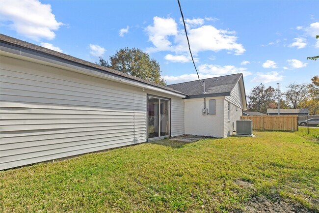 Building Photo - 10027 Valley Sun Dr