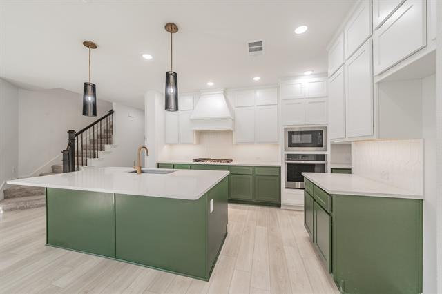 Building Photo - 13361 Hedgebrook Pl