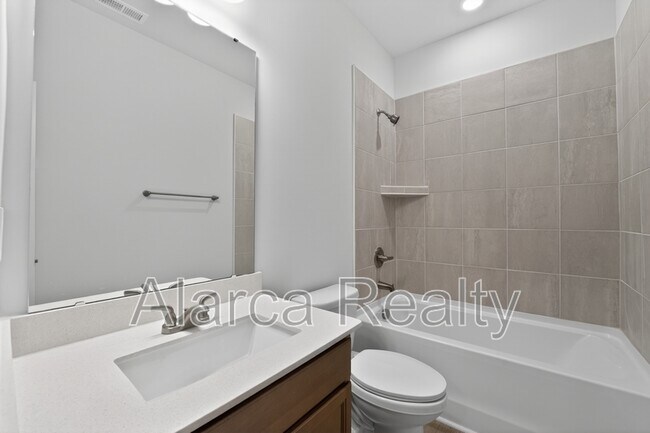 Building Photo - 2962 Sloan Dr