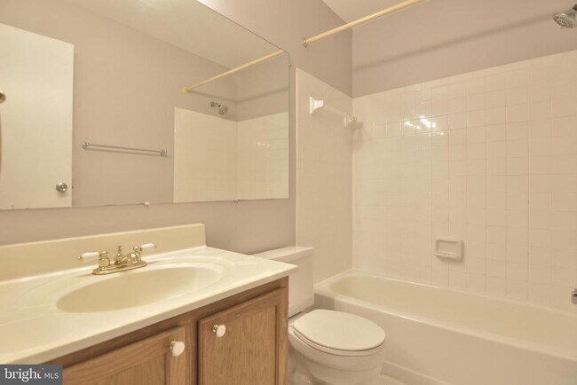 Building Photo - 13326 Waterside Cir