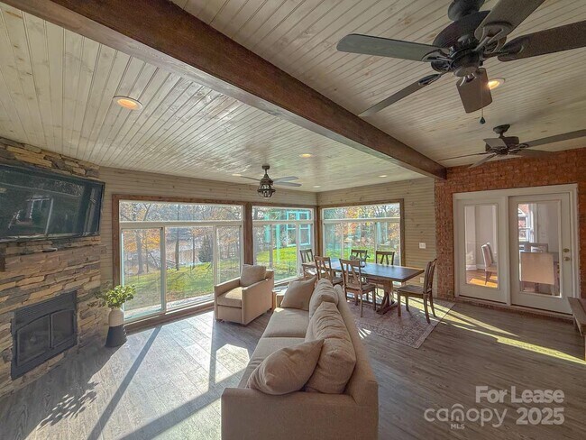 Building Photo - 876 Armstrong Rd