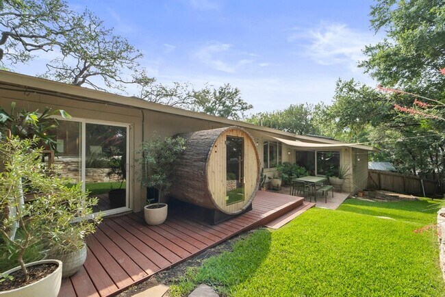 Building Photo - 2402 Rockingham Cir