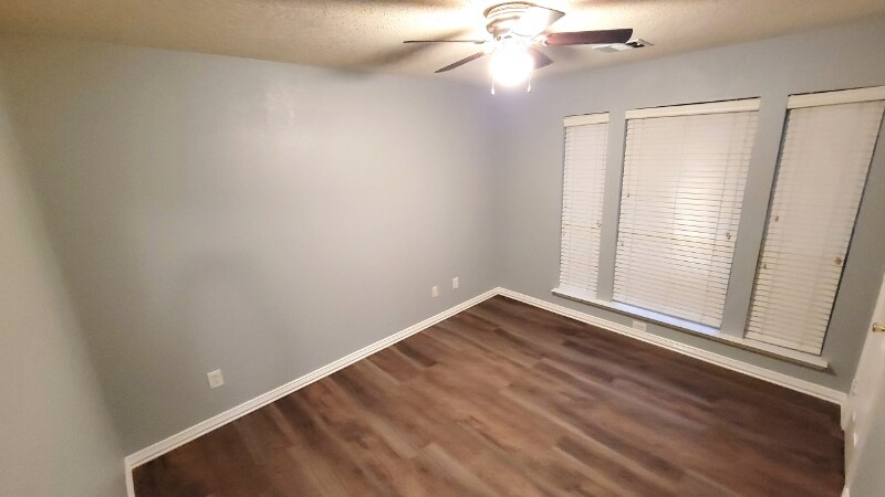 Building Photo - 2820 Golden Meadow Ave