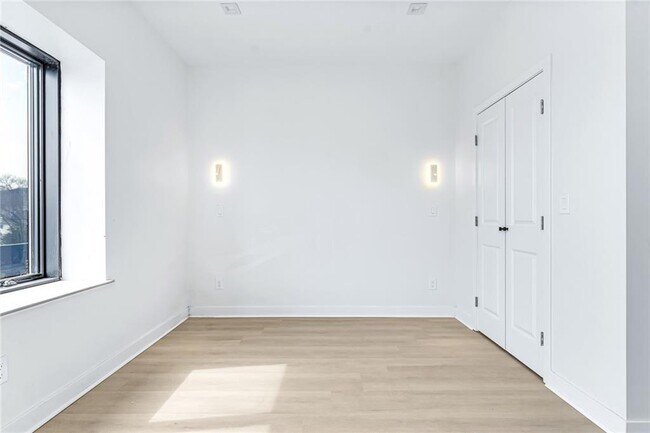 Building Photo - 50 Murray St