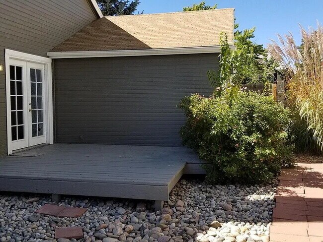 Building Photo - Charming 3-Bed, 2-Bath Home for Rent in Aurora – Backs to Open Space!