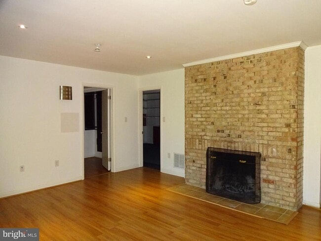 Building Photo - 3808 Maryland St