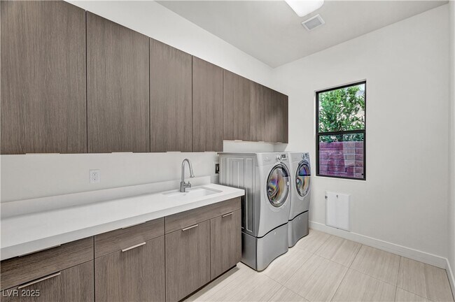 Building Photo - 68 Grey Feather Dr