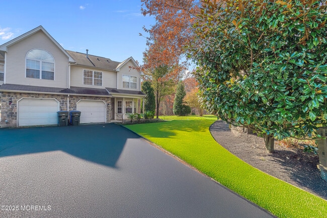 Building Photo - 11 Saratoga Ct