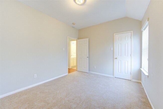 Building Photo - 2921 Indigo Dr