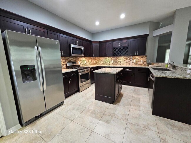 Building Photo - 9852 Bridgeton Dr