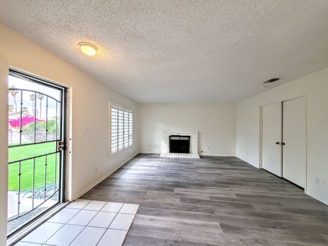 Building Photo - Open house Saturday October 18th at 11am S...