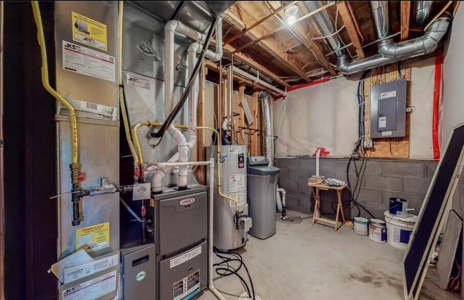 Building Photo - 6251 Fairway Dr NW