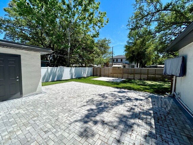 Building Photo - 4106 W San Rafael St