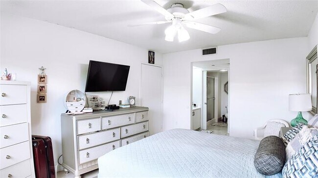 Building Photo - 12551 SW 16th Ct
