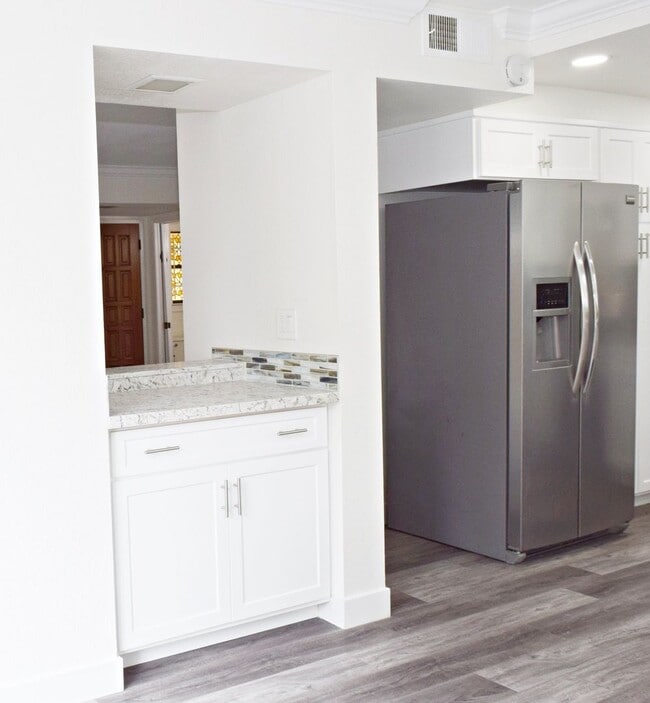 Building Photo - 8821 Via Andar