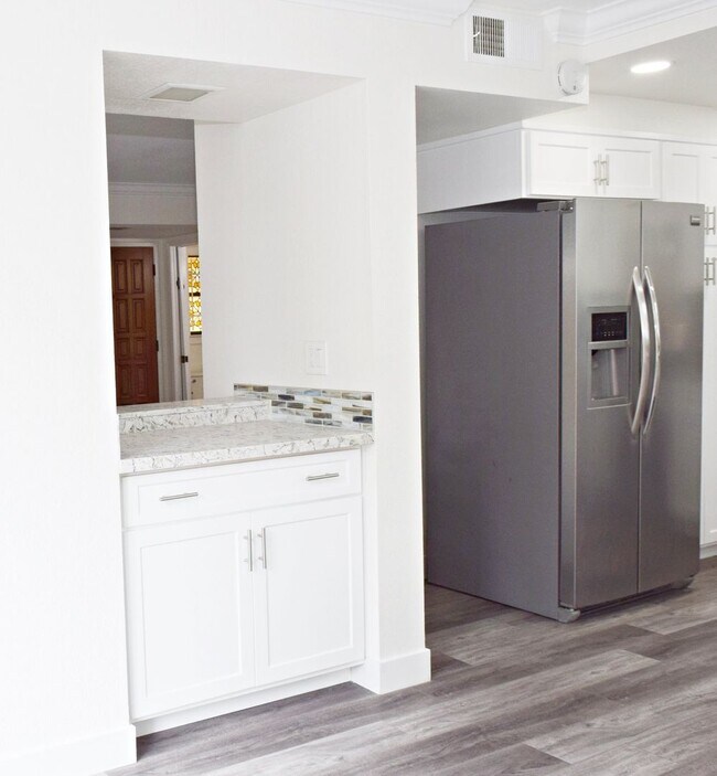 Building Photo - Price Reduced! Stunning 4BR/2.5BA Two-Story Renovated Townhome in UTC!