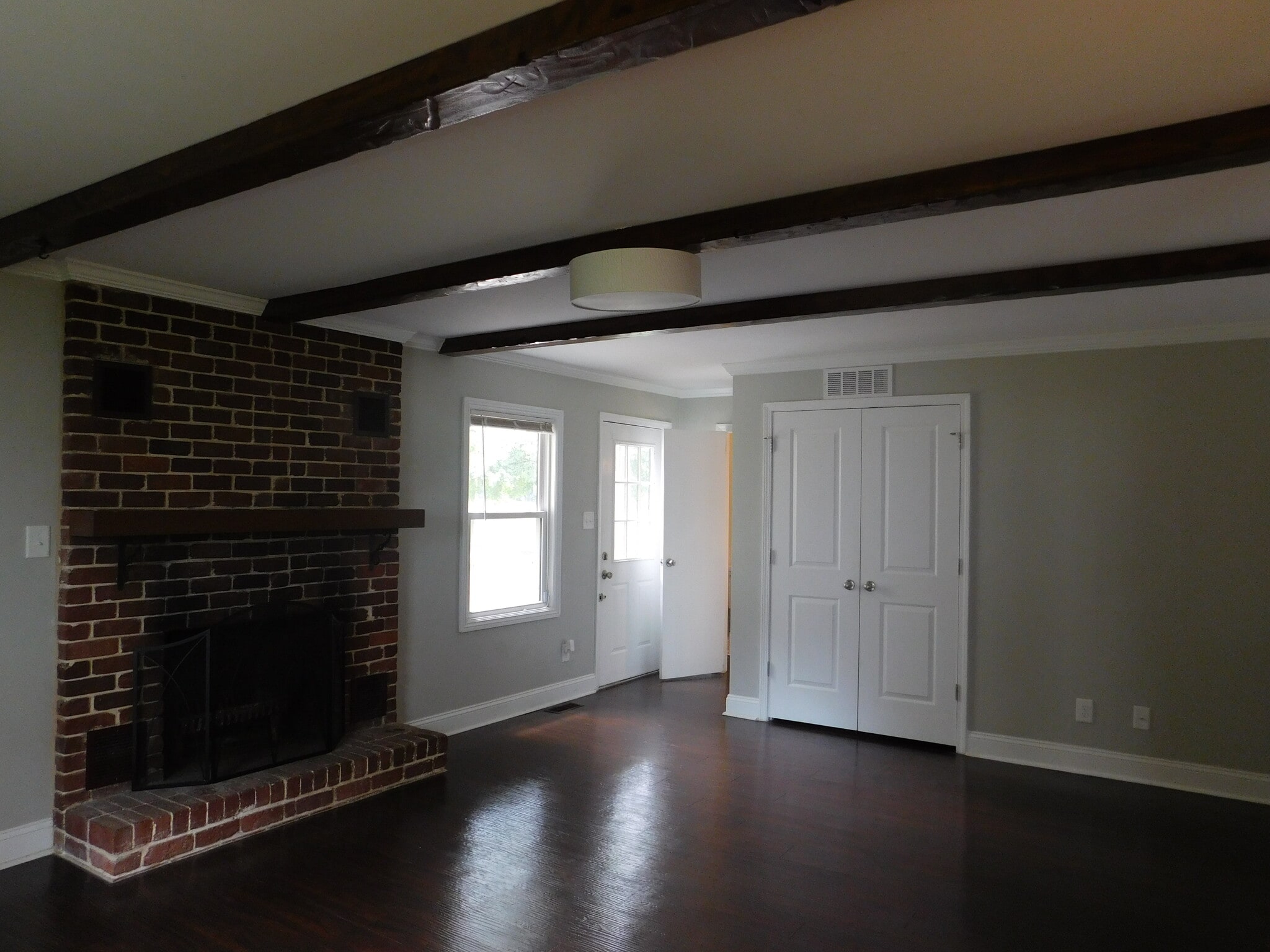 Building Photo - 700 Monroe Dr