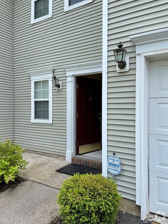 Building Photo - 304 Canterbury Way