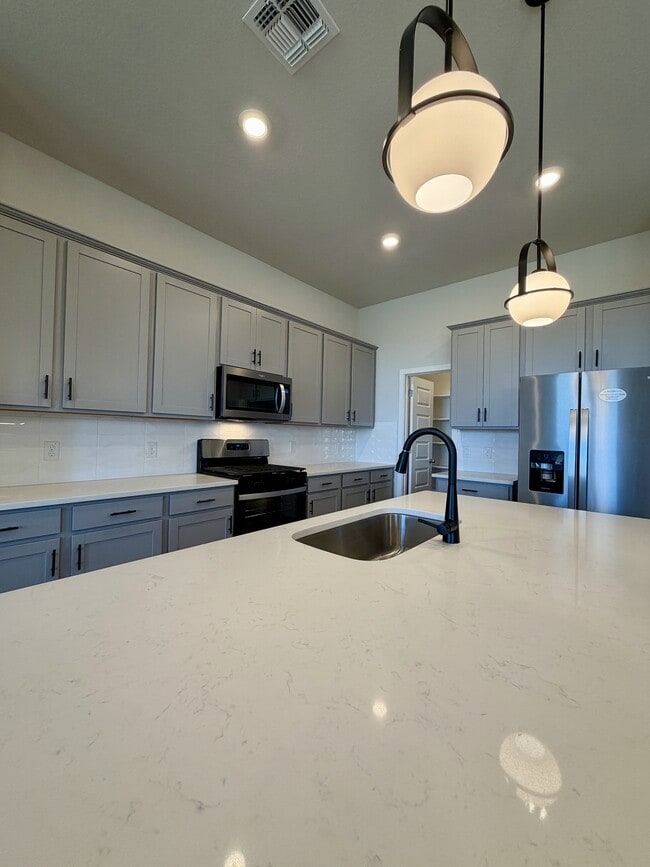 Building Photo - 14427 Inspiration Pt