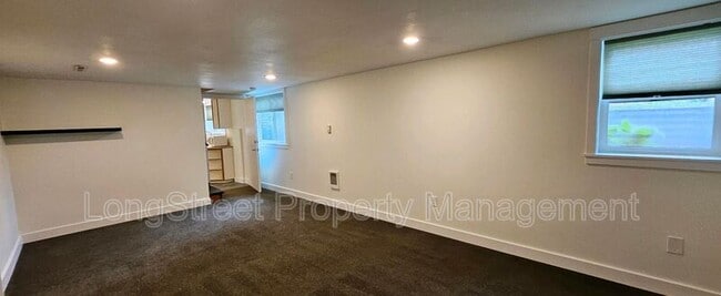 Building Photo - 1817 SE Umatilla St