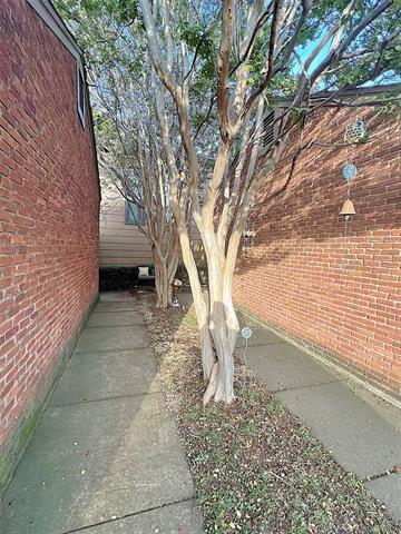 Building Photo - 1611 Brentwood Dr