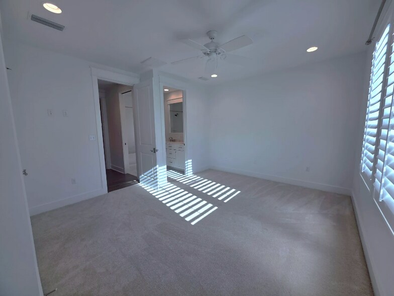 Building Photo - 309 Jack Knife Drive