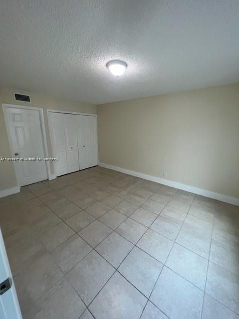 Building Photo - 120 Lakeview Dr