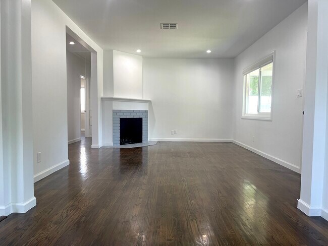 Building Photo - 5457 Beck Ave