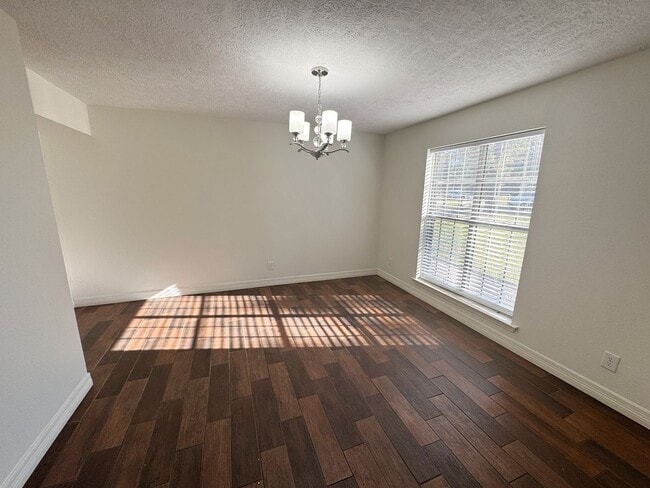 Building Photo - 310 W Pineshadows Dr