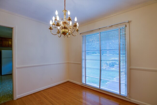 Building Photo - West Meade Single Family Home Close to Nashville West Shopping Center