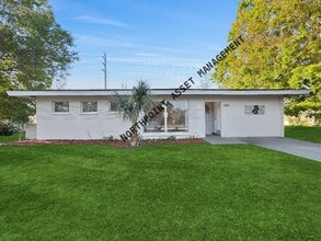 Building Photo - Alluring  Single Family Home | 3 BR/2BA | Front and Backyard!