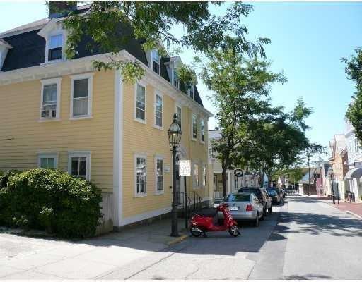 Building Photo - 35 Pelham St