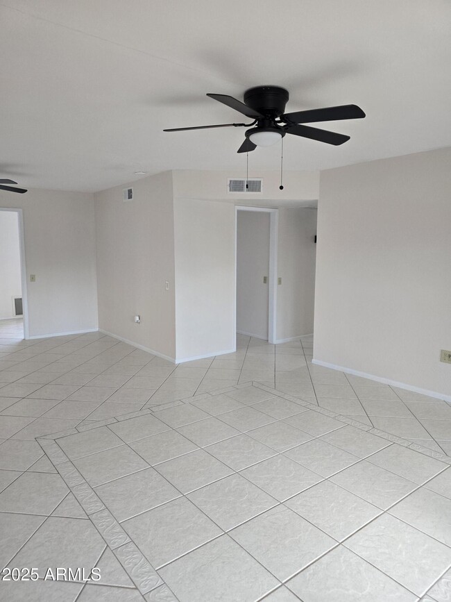 Building Photo - 9714 W Mockingbird Dr