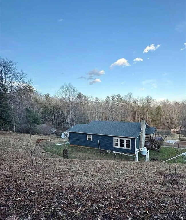 Building Photo - 2050 Blowing Rock Blvd