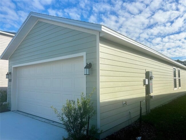 Building Photo - 8480 SW 41st Cir