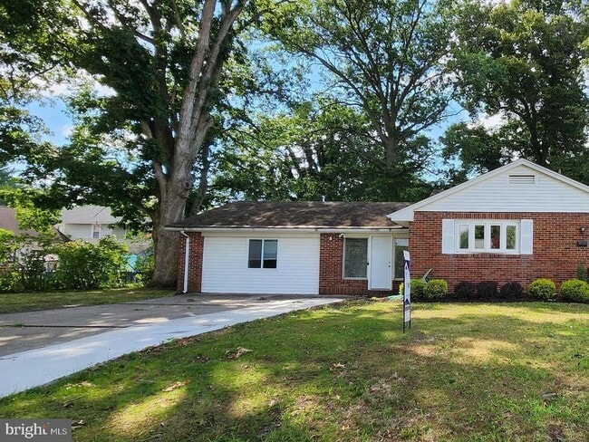 Building Photo - 202 Holly St