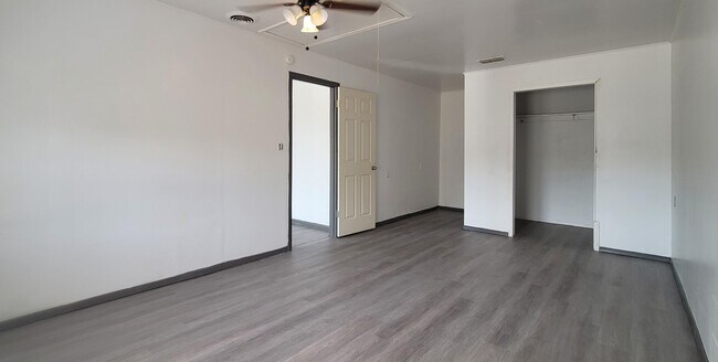 Building Photo - 5512 Avenue G