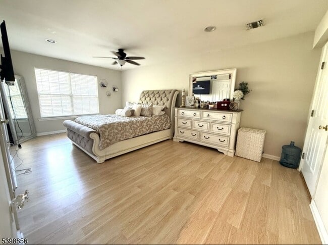 Building Photo - 189 Sunshine Dr