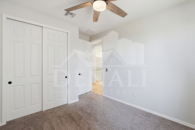 Building Photo - 4220 S Macy Cir