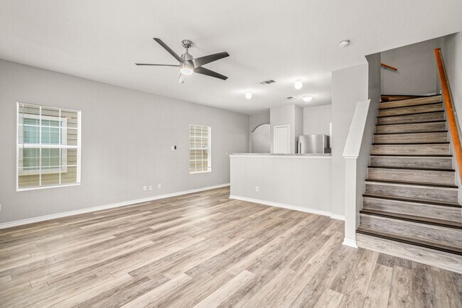 Building Photo - 7811 Kingsbury Wood