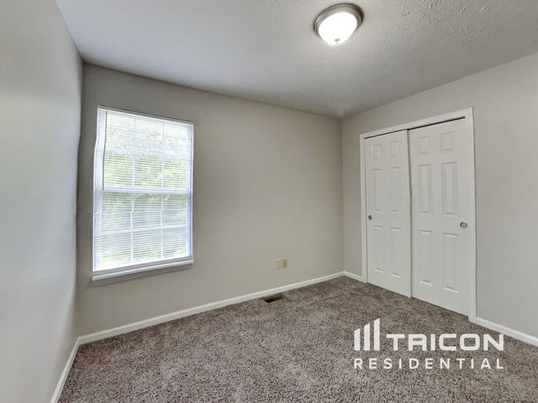 Building Photo - 6422 Coconut Ct