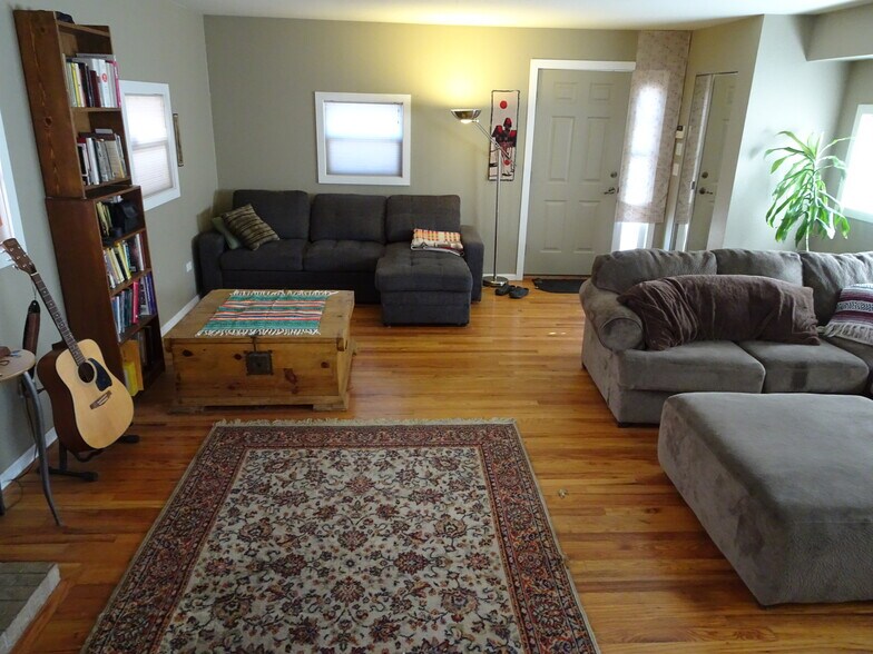 Upstairs Living Room - 1655 S Corona St