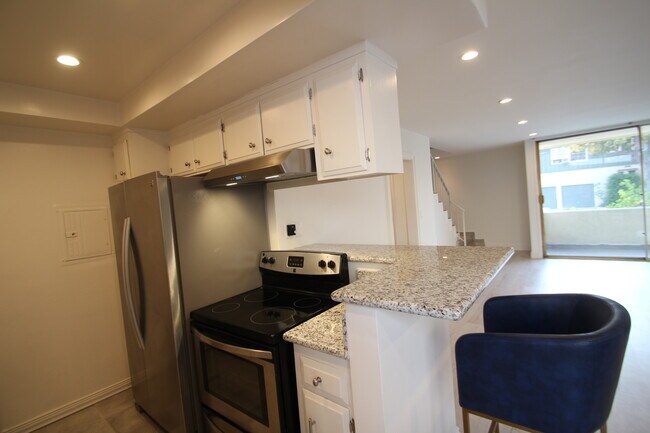 Building Photo - 1724-1728 Montana Ave