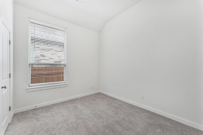 Building Photo - 22600 Fountaingrass Ln