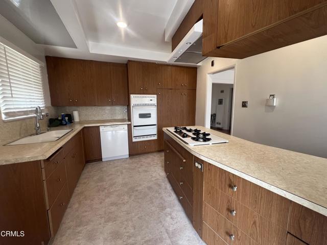 Building Photo - 6048 Cloverly Ave