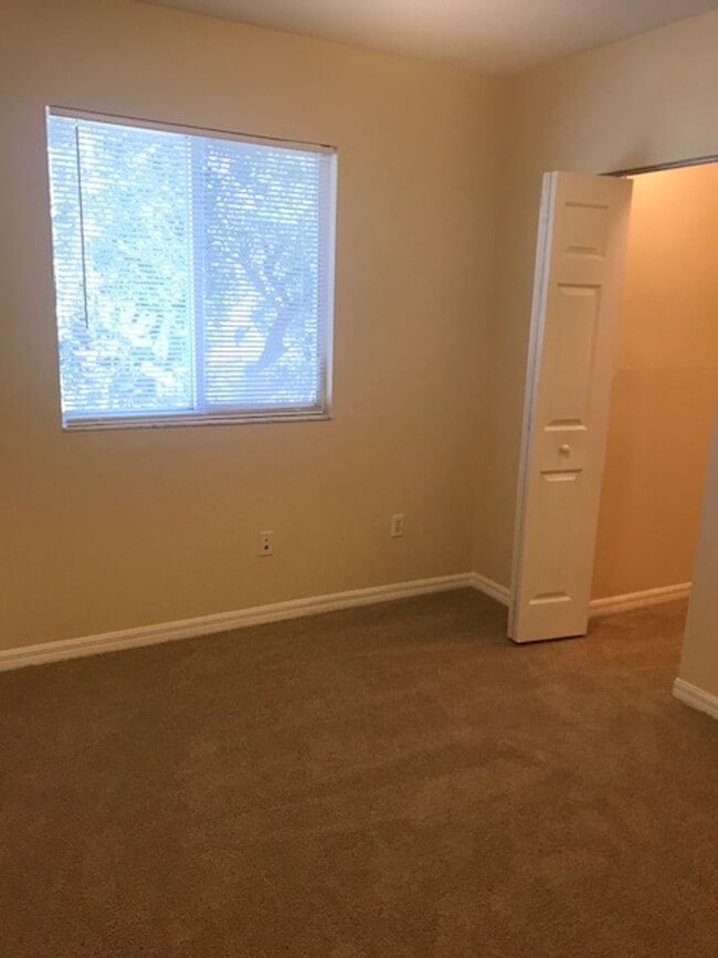 Building Photo - Rental unit