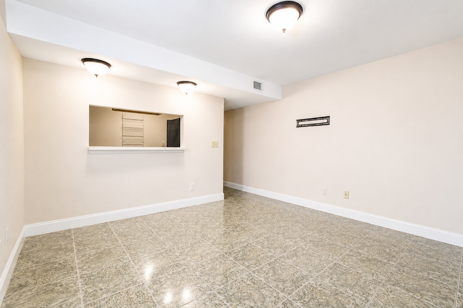 Building Photo - 7126 Waterside Dr
