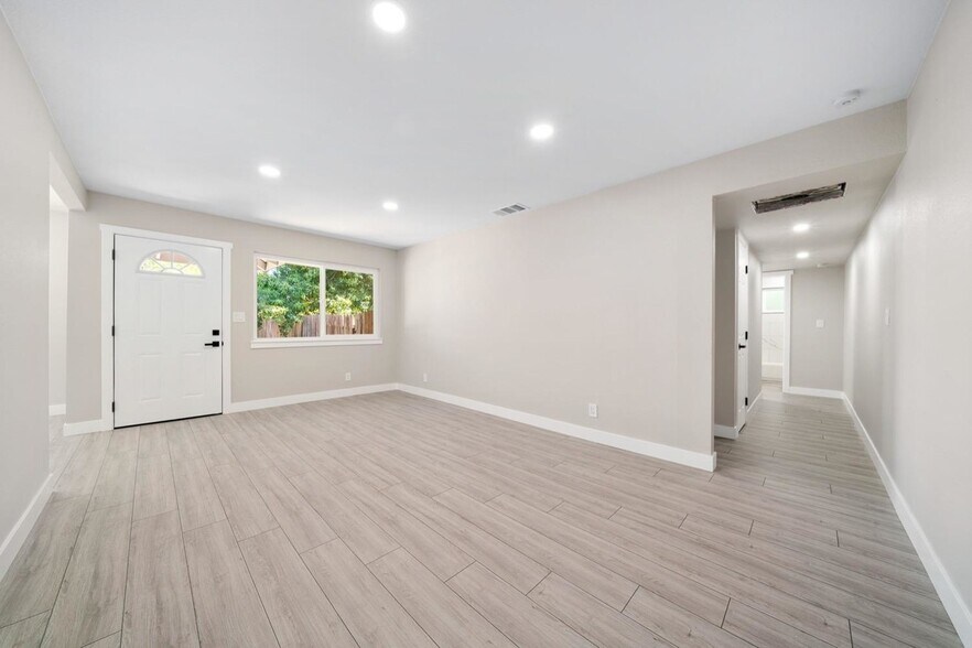 Building Photo - 3944 Apple Blossom Way