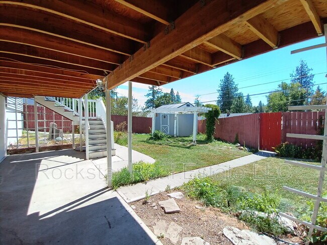 Building Photo - 6011 N Forest Blvd
